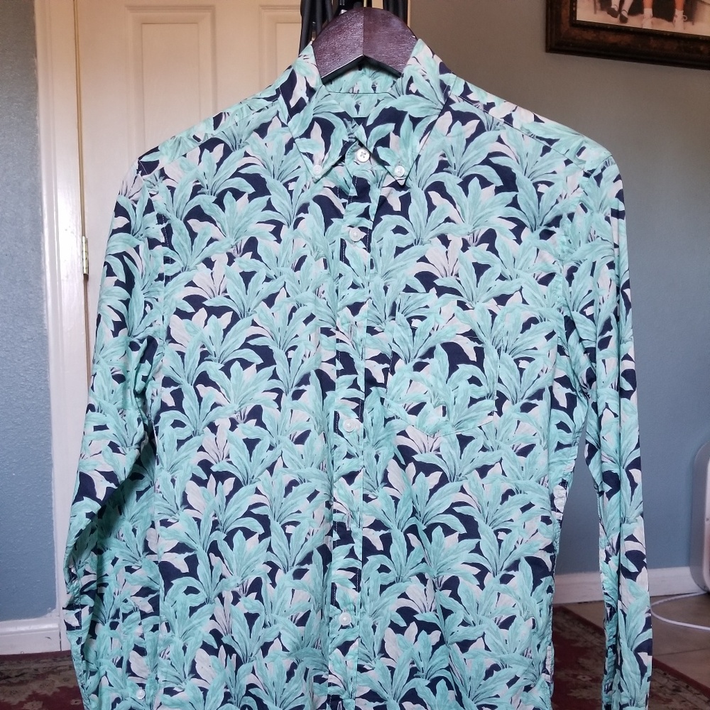 American Eagle Flower Scheme Button up